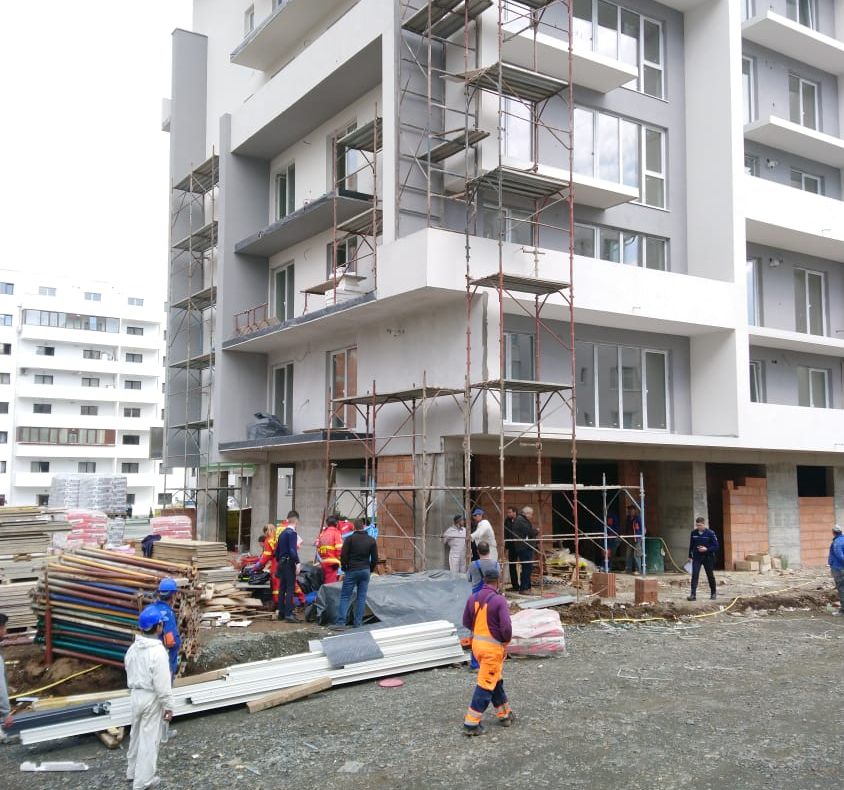 Video: Un muncitor a decedat după ce a căzut de la 9 metri