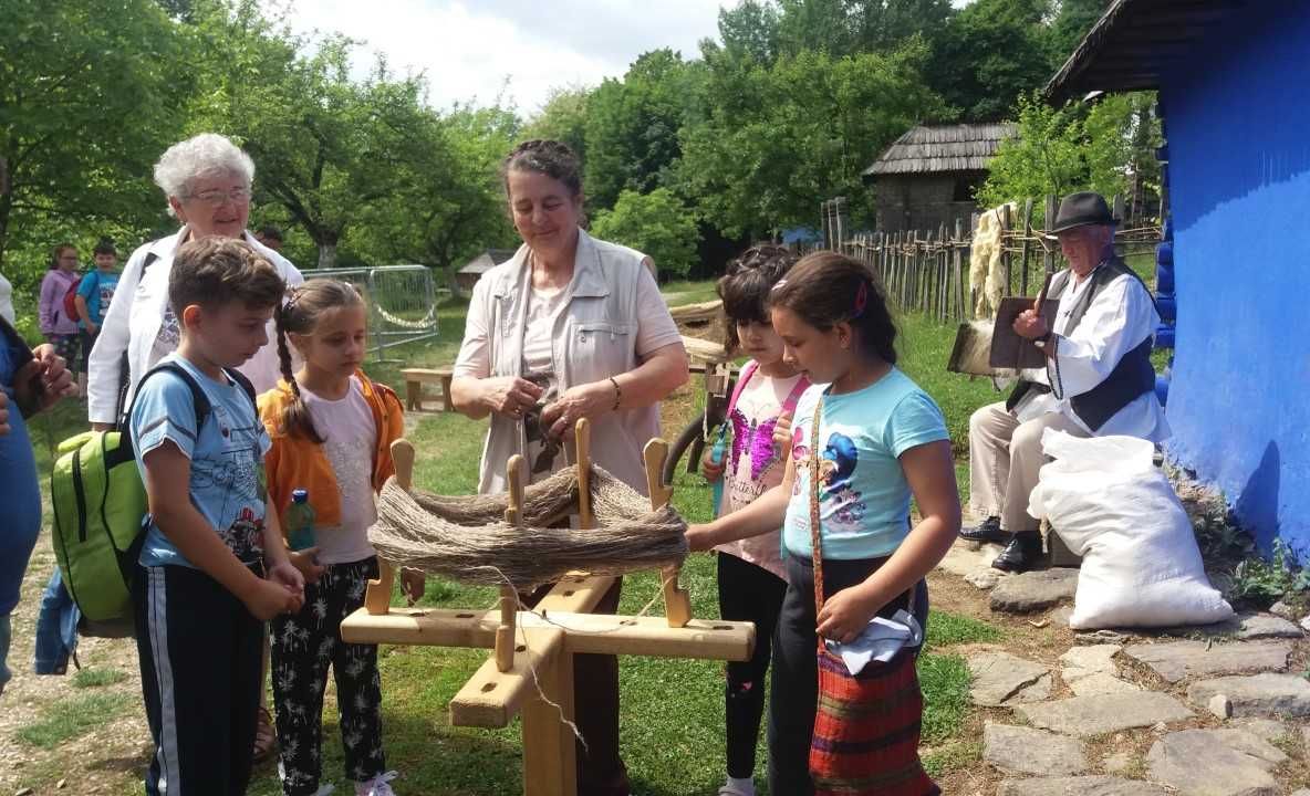 Vineri de tund oile într-un atelier interactiv din Muzeul Astra