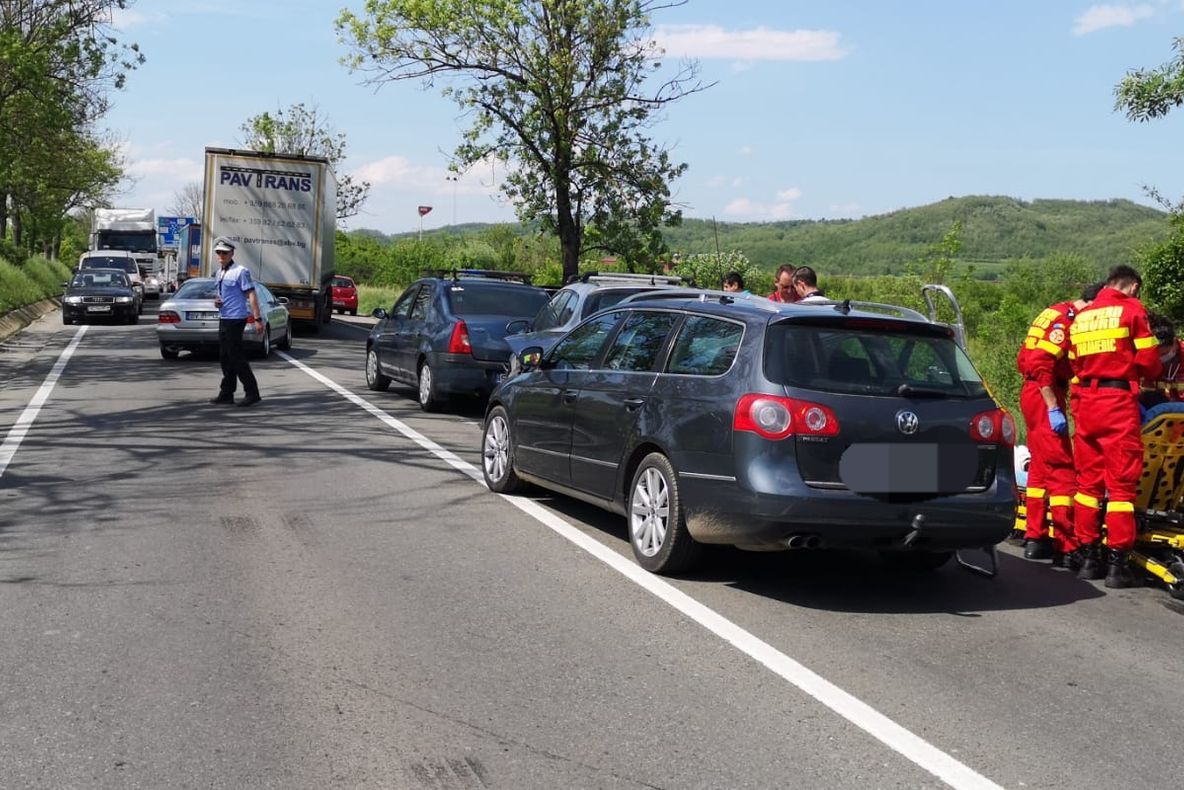Update: Femeie însărcinată rănită într-un accident în lanț