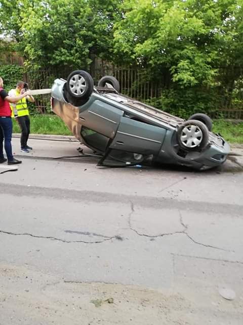 Două persoane rănite într-un accident la Târnava