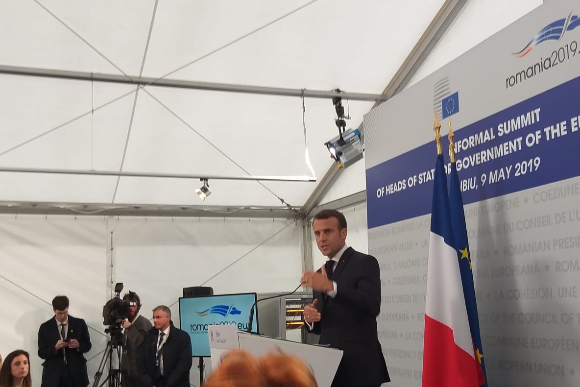 Macron, despre România: "Deciziile luate de Guvern au dus la fragilizarea statului de drept"