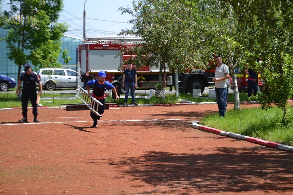 Pompierii civili din județul Sibiu s-au întrecut la Poligonul de pregătire al ISU