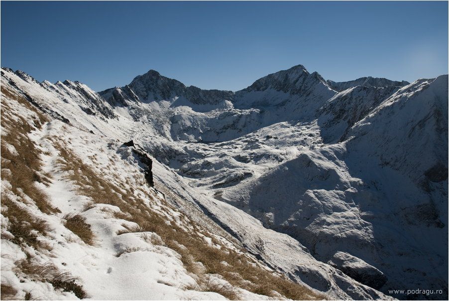 UPDATE: Turist rănit după ce a alunecat pe zăpadă în apropiere de cabana Podragu