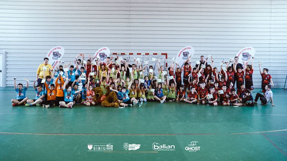 Turneu de minihandbal și juniori 4, în Sala Transilvania