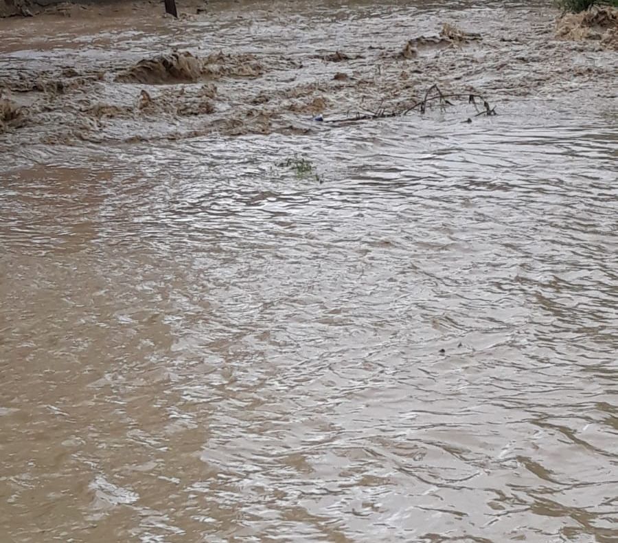 UPDATE | VIDEO | Inundații în Apoldu de Sus. Trafic îngreunat pe DN1