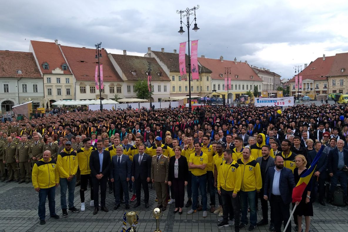 FOTO/VIDEO Studenții și baschetbaliștii de la CSU în aceeași sărbătoare - Gaudeamus
