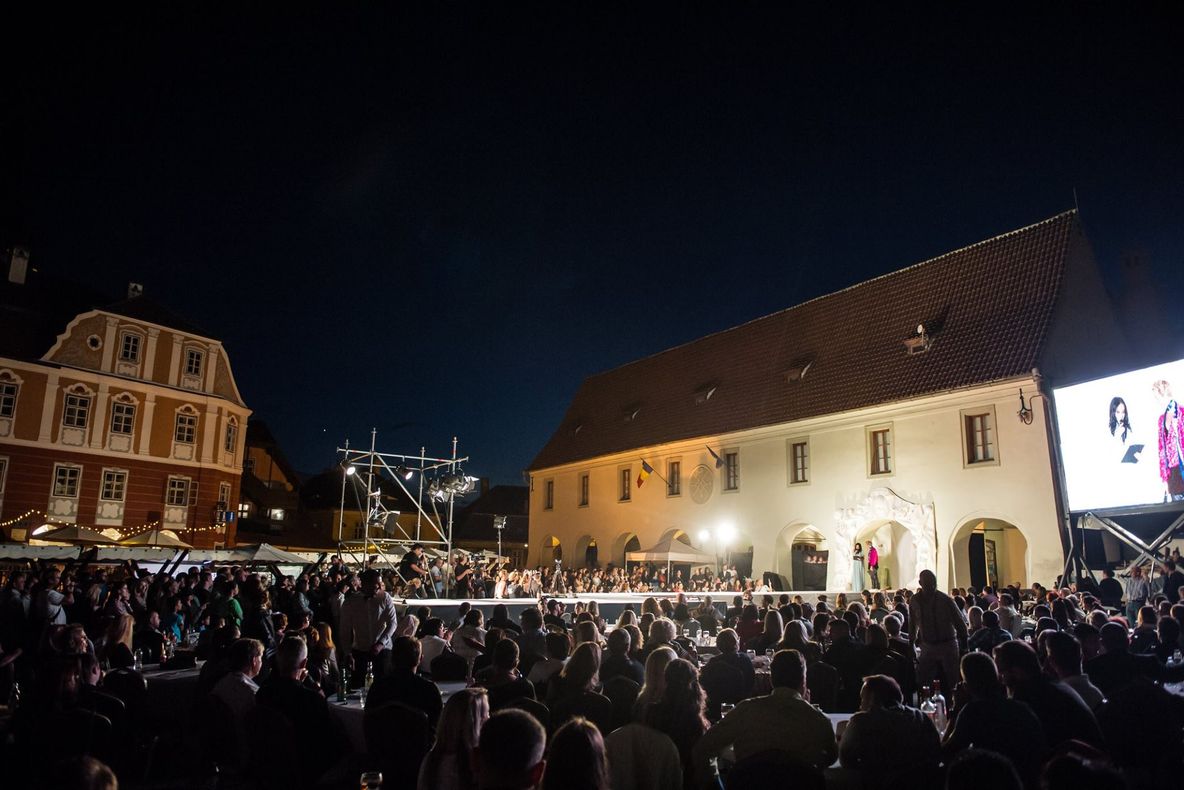Sibiul, capitala mondială a modei. Începe Feeric Fashion Week!