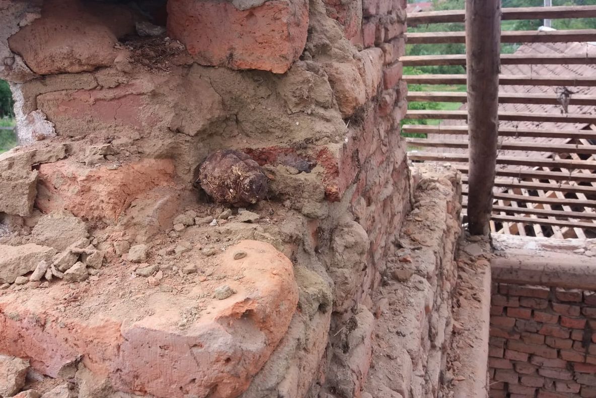 Proiectil de război găsit în podul unei case din Porumbacu de Jos