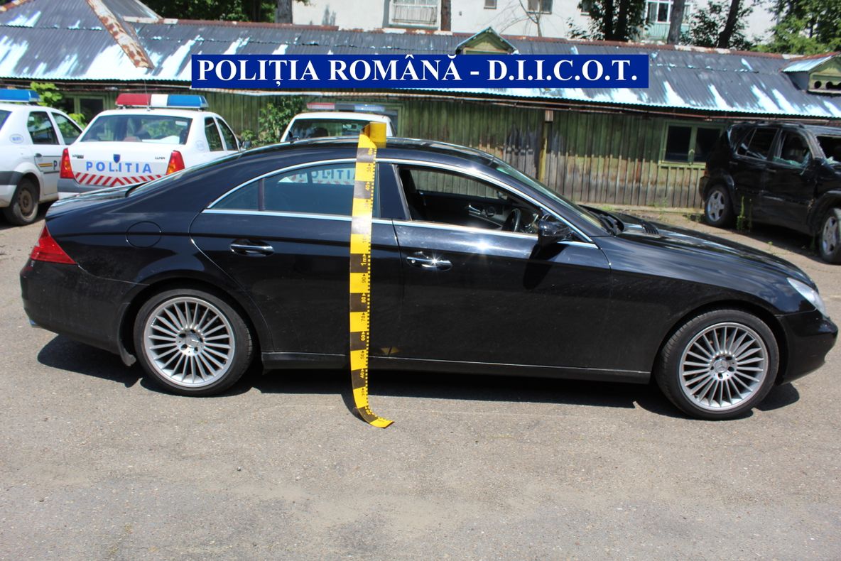 UPDATE | Mașină căzută în prăpastie, pe Transfăgărășan. Cinci tineri de 18 și 19 ani, răniți