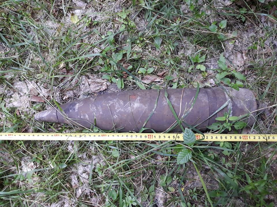 Proiectil neexplodat, găsit lângă pădurea din Sărata
