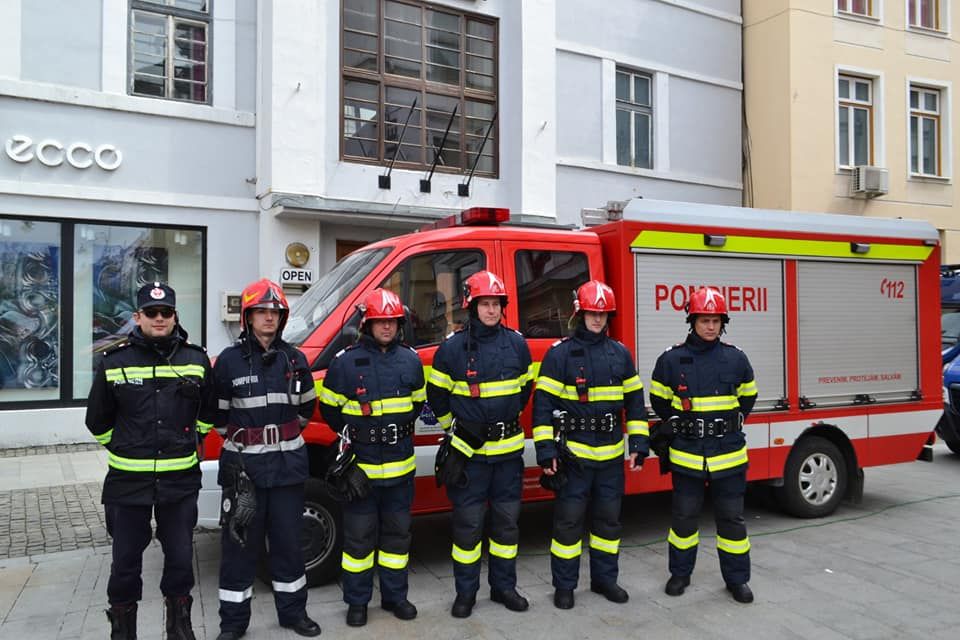 Peste 100 de pompieri, prezenţi la ARTmania şi Raliul Sibiului