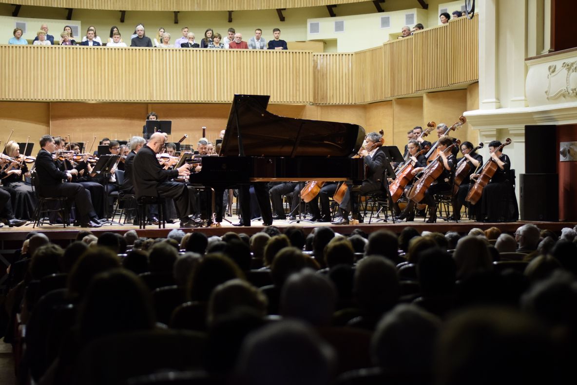 Pianistul Dan Grigore deschide ediția a XXIV-a a Concursului de Pian ”Carl Filtsch”