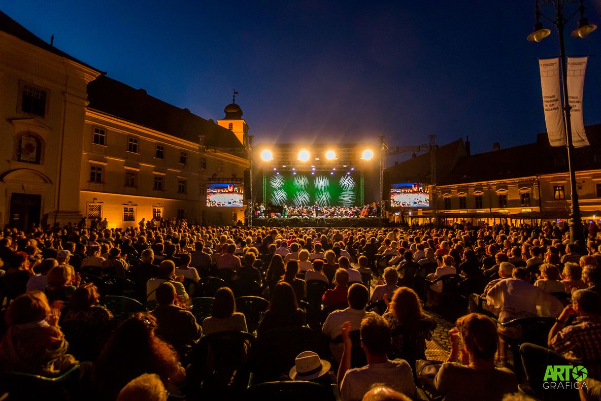 Peste 5.000 de spectatori la concertul susținut de Orchestra Simfonică a Filarmonicii de Stat din Sibiu, în Piața Mare