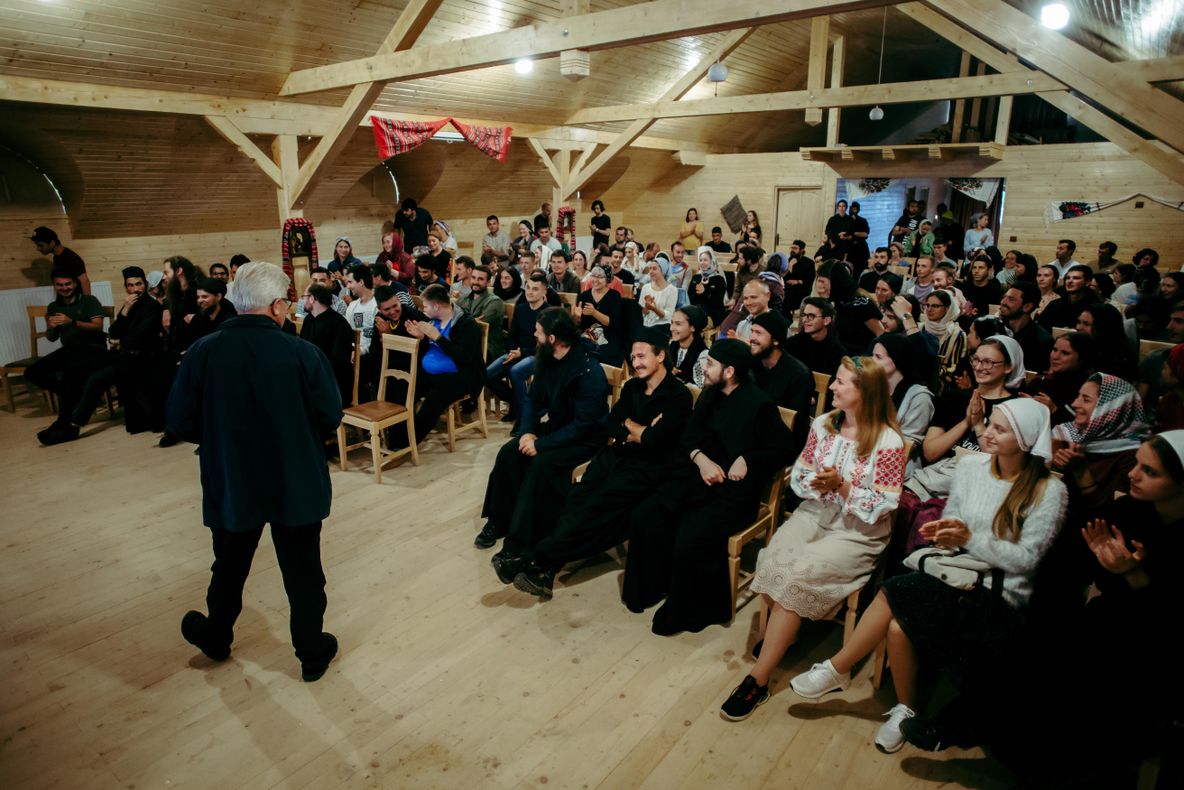 Filmul lui Budrala, „Transalpina – Drumul regilor”, proiectat la Mănăstirea Oașa