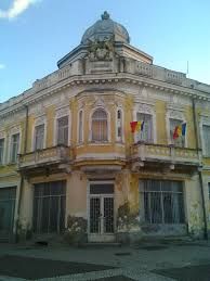 Drumul unei adolescente americane, de la un atac terorist la viaţa de pop-star, la Centrul Cultural "Ion Besoiu"