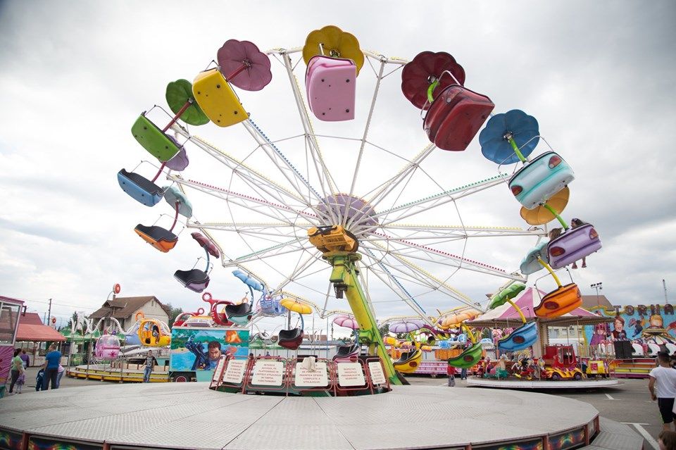 A început Obor Fest, cel mai mare parc de distracții din Transilvania
