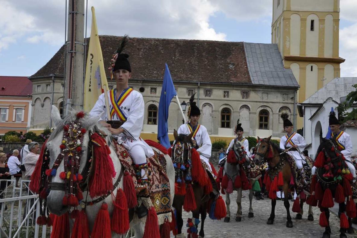 Peste 6.000 de rășinăreni s-au întors acasă pentru „Fiii Satului”