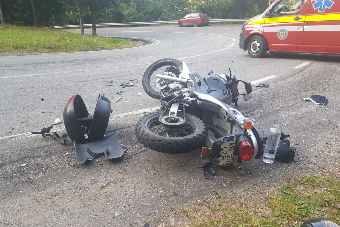 Doi motocicliști răniți într-un accident pe Transfăgărășan