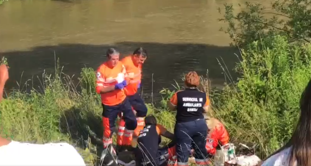 UPDATE | VIDEO | Fetița găsită înecată în Târnava a murit