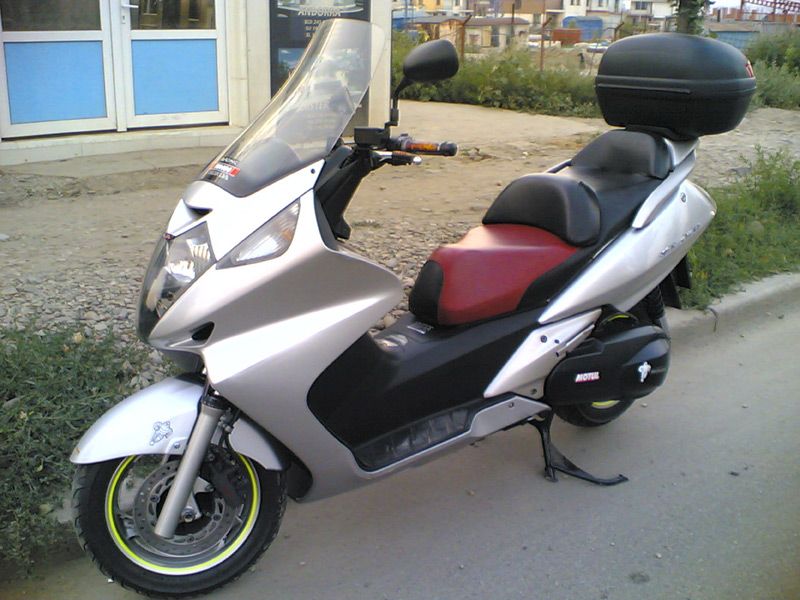 Un bărbat a condus un moped neînmatriculat fară a avea permis și sub influiența băuturilor alcoolice