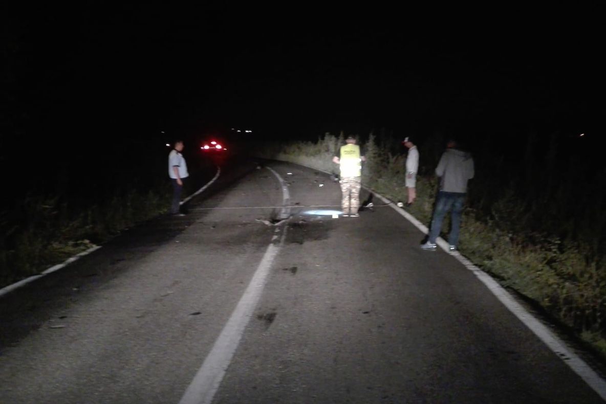 Motociclist la spital, după ce a pătruns pe contrasens și a intrat într-o mașină