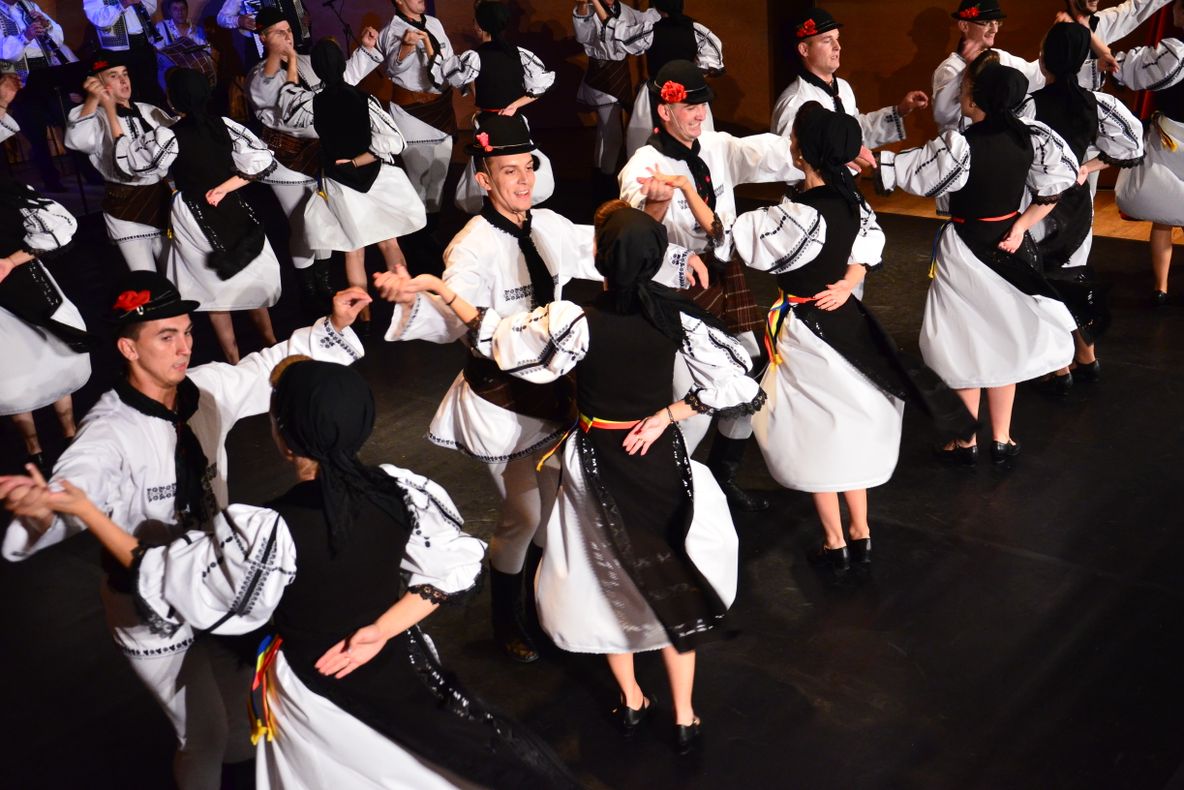 Ansamblul "Ardealul" va reprezenta România la Festivalul Folcloric Zemplínske Slavnosti din Michalovce, în Slovacia