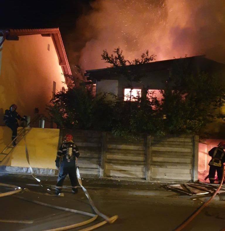 Incendiu la acoperișul unei case de pe strada Părului din Sibiu