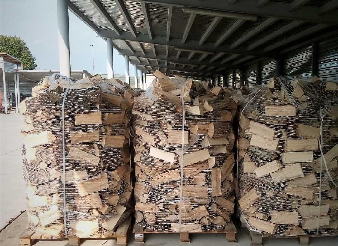 Romsilva pune la dispoziția oamenilor 272.961,98 metri cubi de lemn de foc