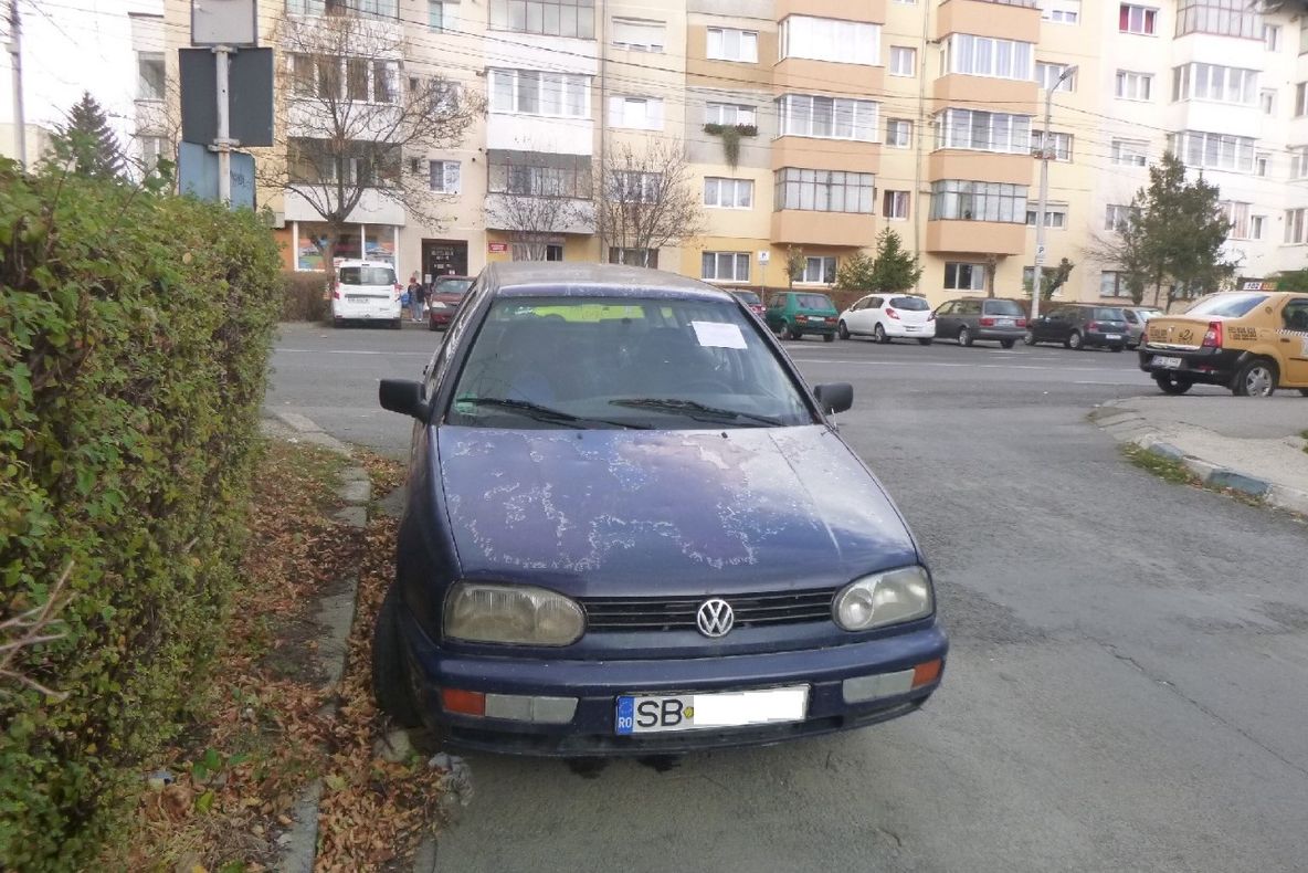 Aproape 400 de mașini abandonate în 2019. Primăria continuă ridicarea lor