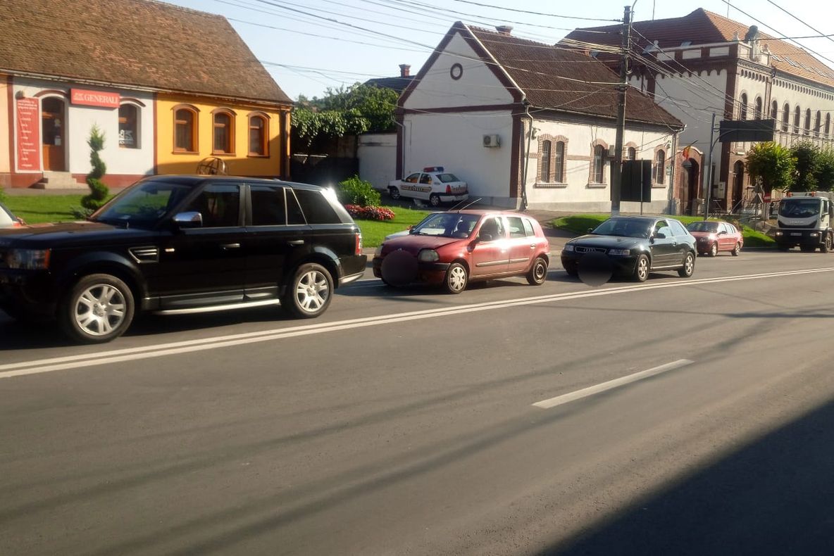 Tamponare în lanț la Mediaș. O fetiță de doi ani și tatăl ei au ajuns la spital