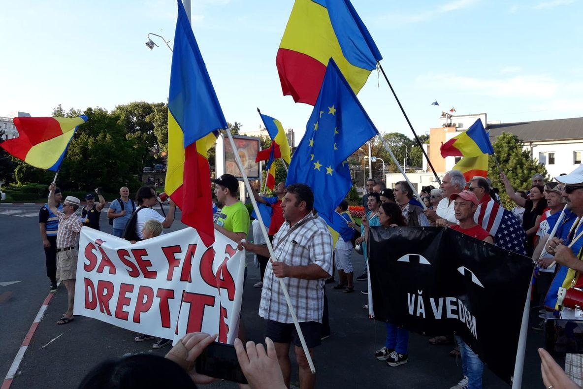 UPDATE | Aproximativ 1.000 de sibieni, în stradă: "Plânge strada pentru Alexandra!"