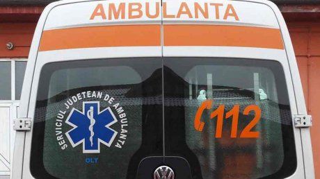Doi soți au ajuns la spital după ce mașina în care se aflau a ajuns pe câmp