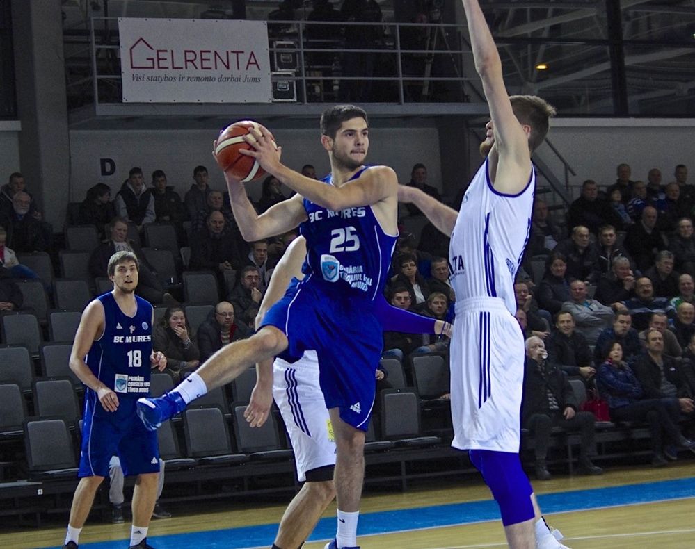 Baschet: BC CSU Sibiu debutează în LNBM cu o înfrângere la limită
