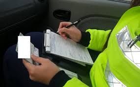 Băut, s-a răsturnat cu mașina în afara părții carosabile, pe DJ 106