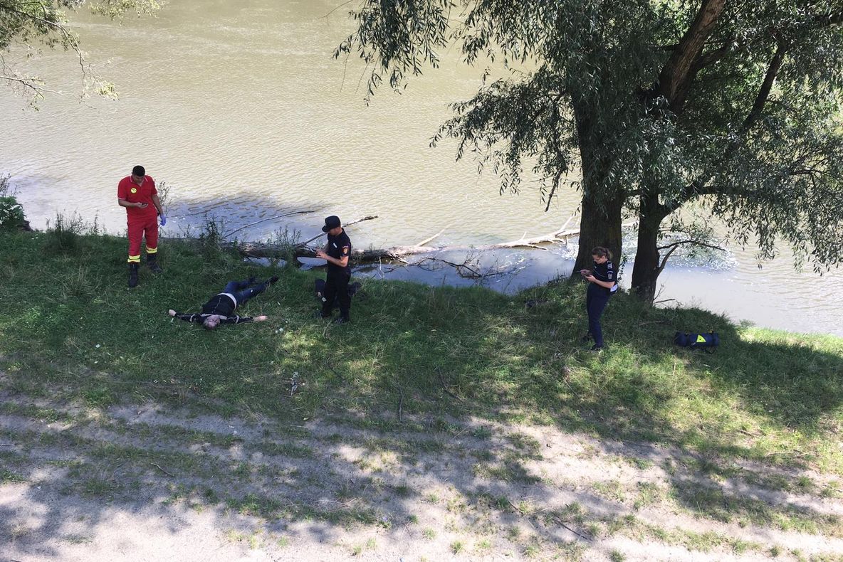 O femeie de 50 de ani a murit înecată în Olt, în Boița