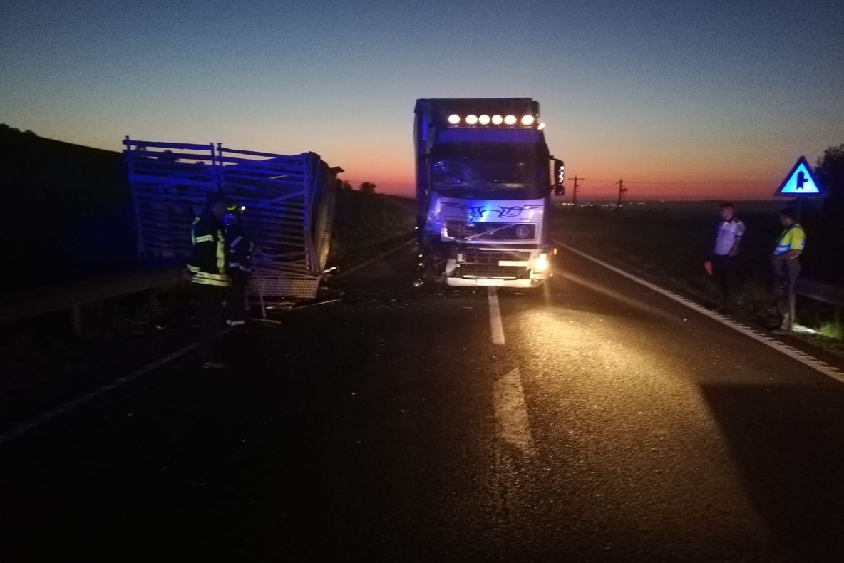Accident pe DN1, la Bradu, cu cinci victime