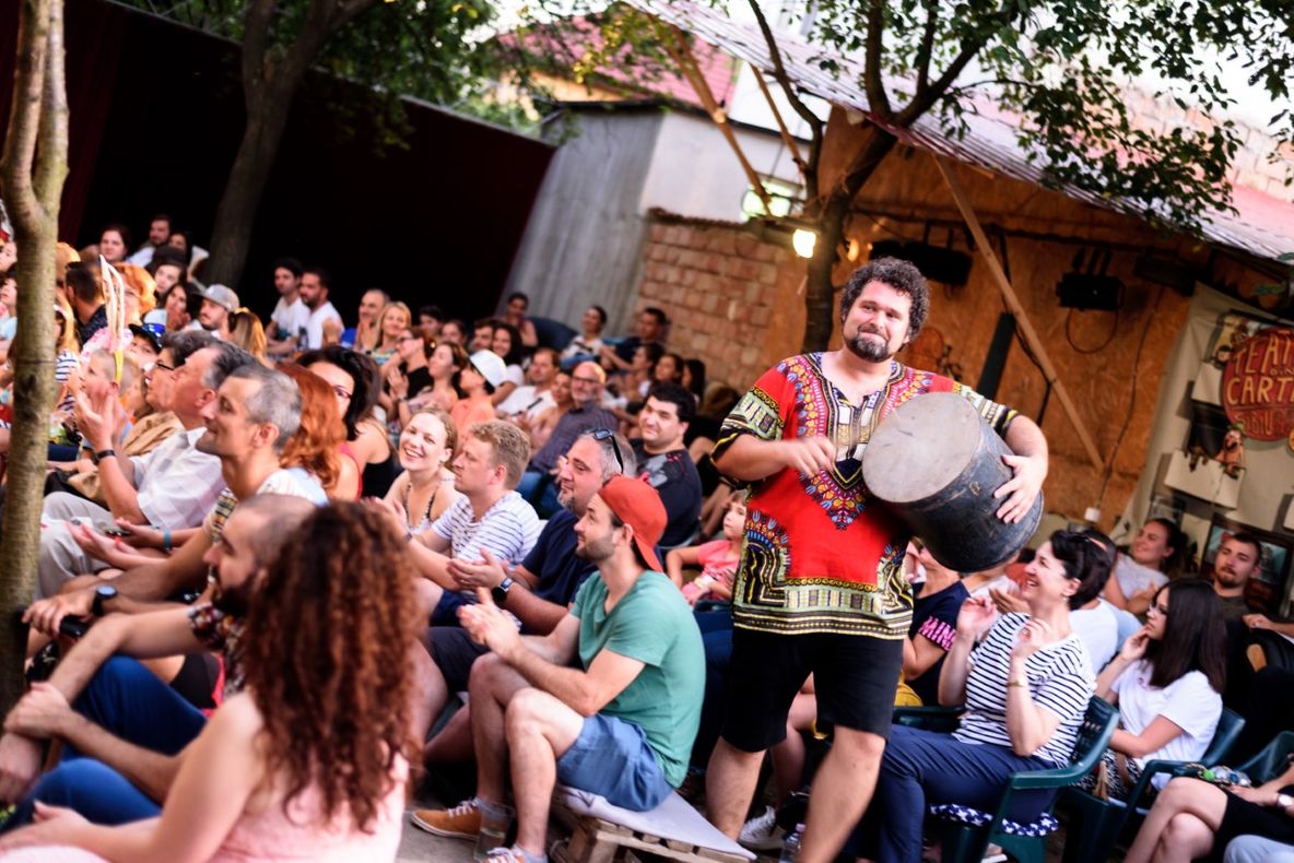 Cartierele din Sibiu continuă să respire teatru prin proiectul COOL - Tura