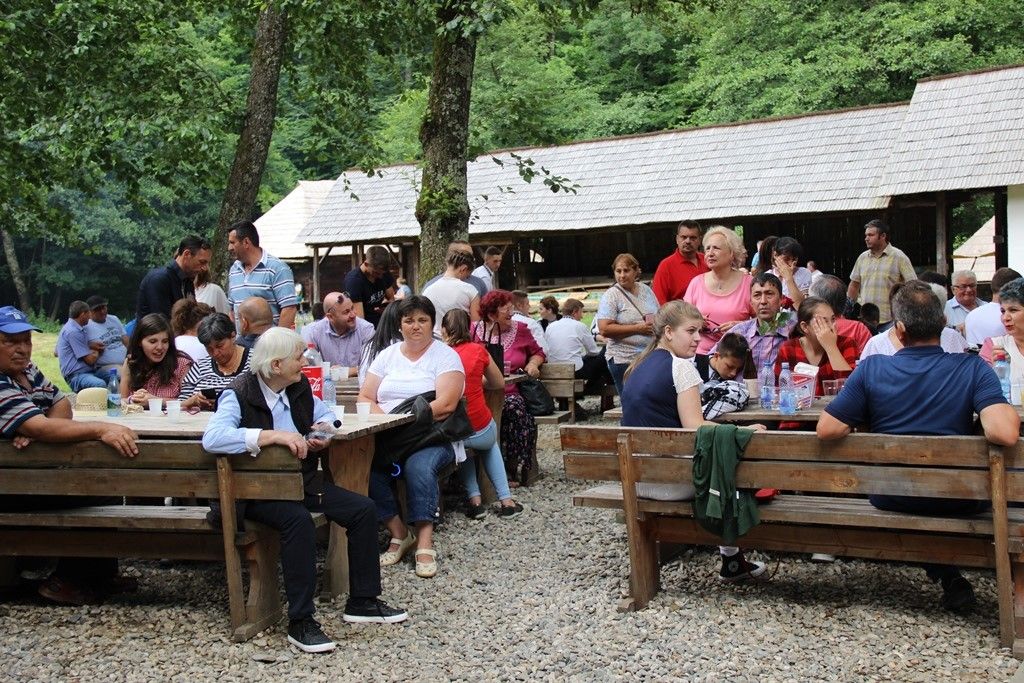 Rețete tradiționale și atelier de pictat cahle la Târgul de țară