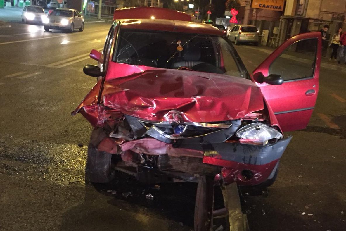 UPDATE | Trei persoane rănite, în urma unui accident pe Șoseaua Alba Iulia