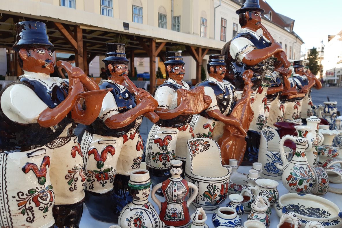 Piața Mare, locul de întâlnire a 100 de meșteri din România, Ungaria și Republica Moldova