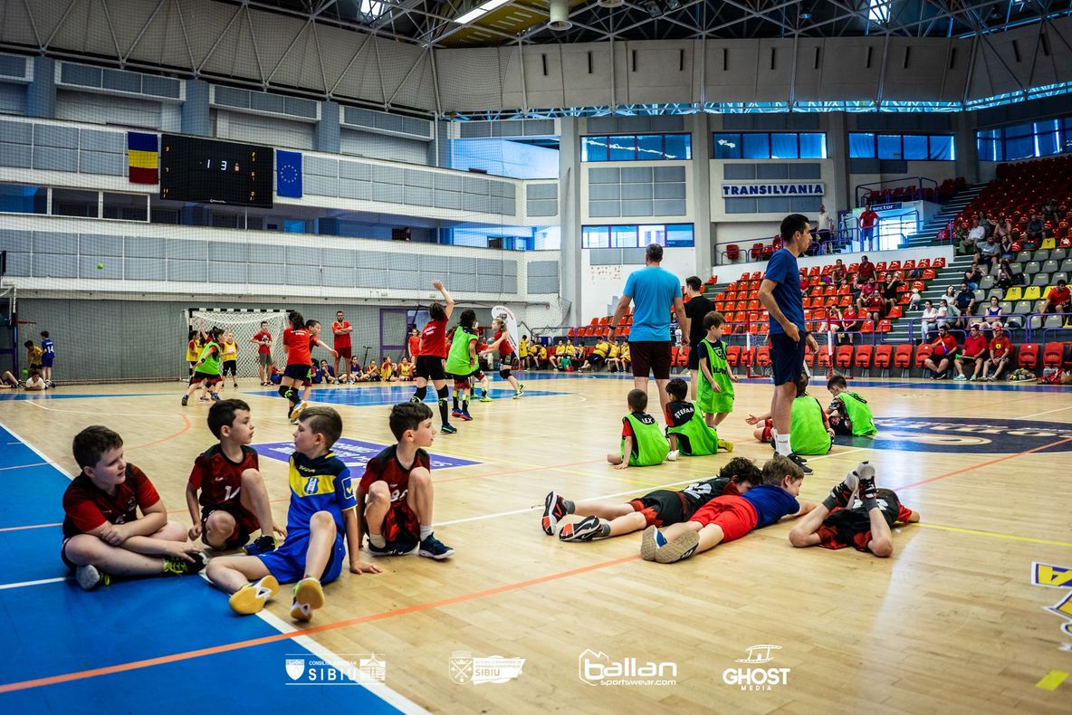 VIDEO | De 98 de ani, tradiția handbalului continuă la Sibiu. Se fac înscrieri la grupele de copii