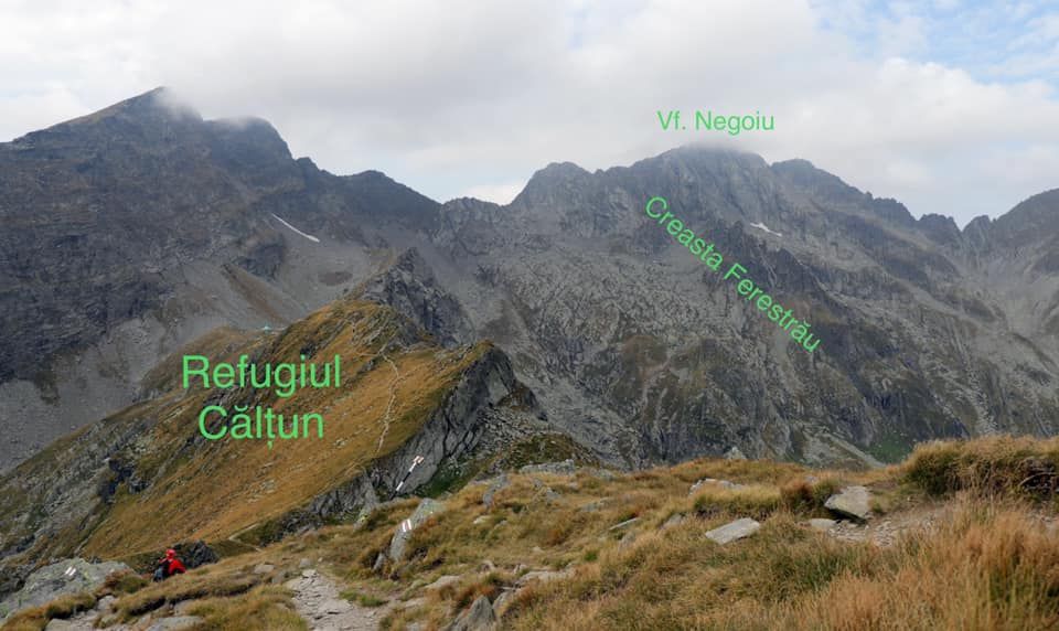 Monument în memoria alpinistului Zsolt Torok, la Refugiul Călțun