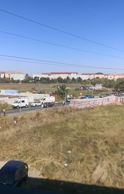 Femeie de 69 de ani, lovită de mașină în timp ce traversa neregulamentar