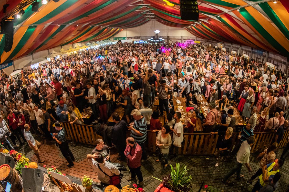 Sărbătoare în centrul Sibiului. Bere și specialități bavareze, la CibinFEST