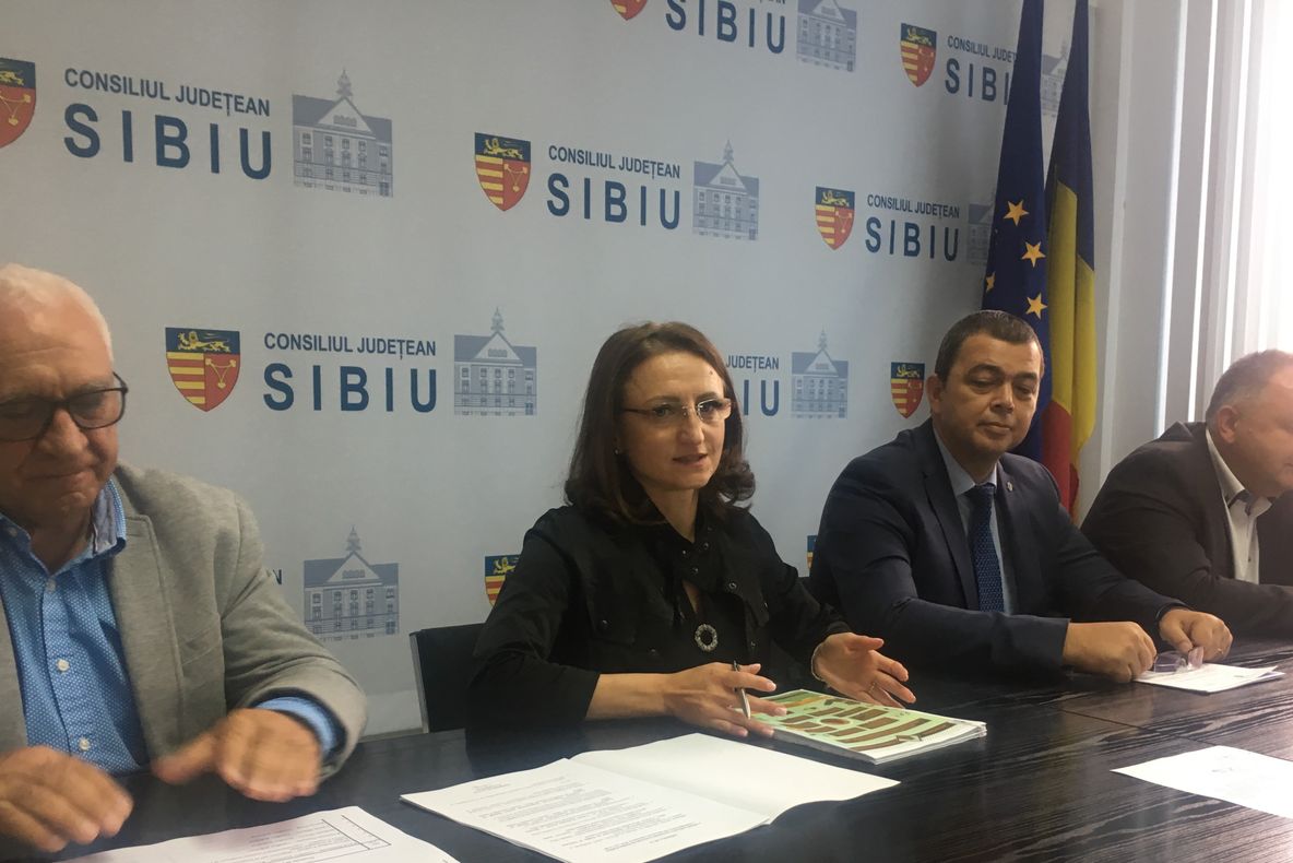 Daniela Cîmpean, apel către ATOP Sibiu pentru implicare în gestionarea problemei prezenței urșilor în localități