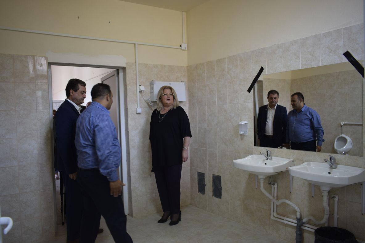 Şeful IŞJ şi prefectul Sibiului au verificat cât de pregătite sunt şcolile din Mihăileni şi Iacobeni de un nou an