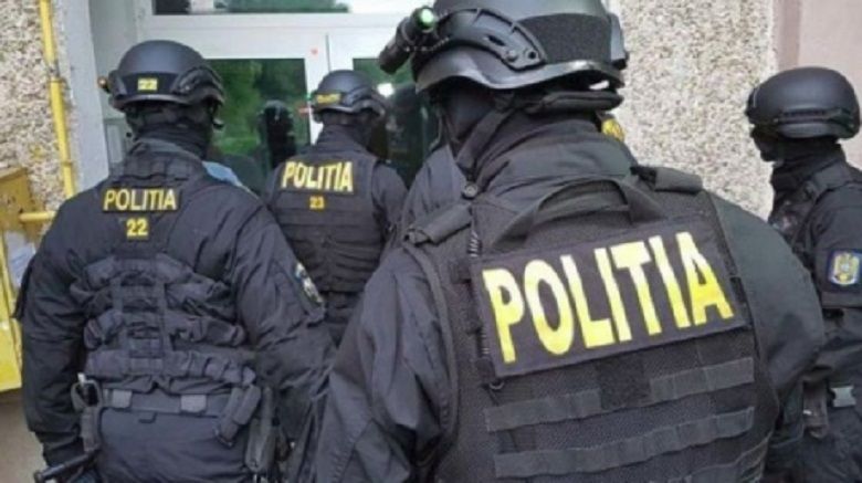 18 percheziții și nouă persoane reținute, într-un dosar de trafic de droguri de mare risc