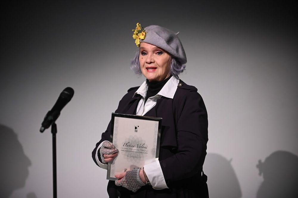 Margareta Pâslaru, distinsă la Sibiu cu "Platina Valorii. Artista a participat la proiecția filmului "Veronica"