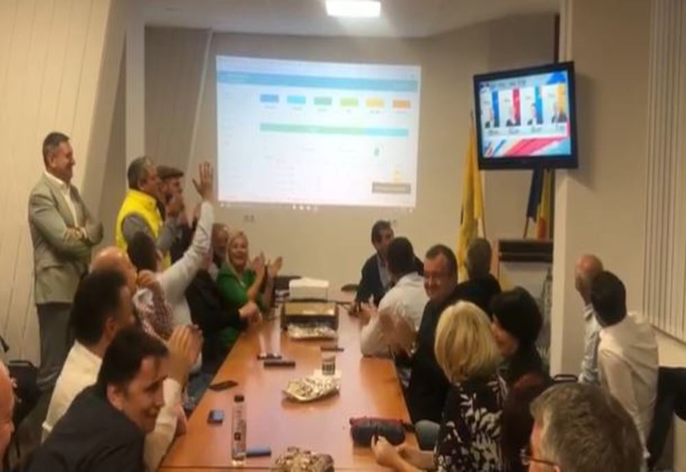 Rezultatele EXIT POLL, primite cu aplauze la sediile PNL și PSD Sibiu