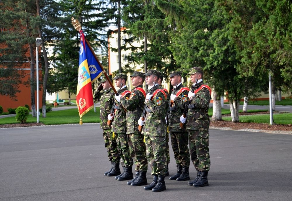 Depuneri de coroane, luni, la Monumentul Eroilor din Pădurea Dumbrava